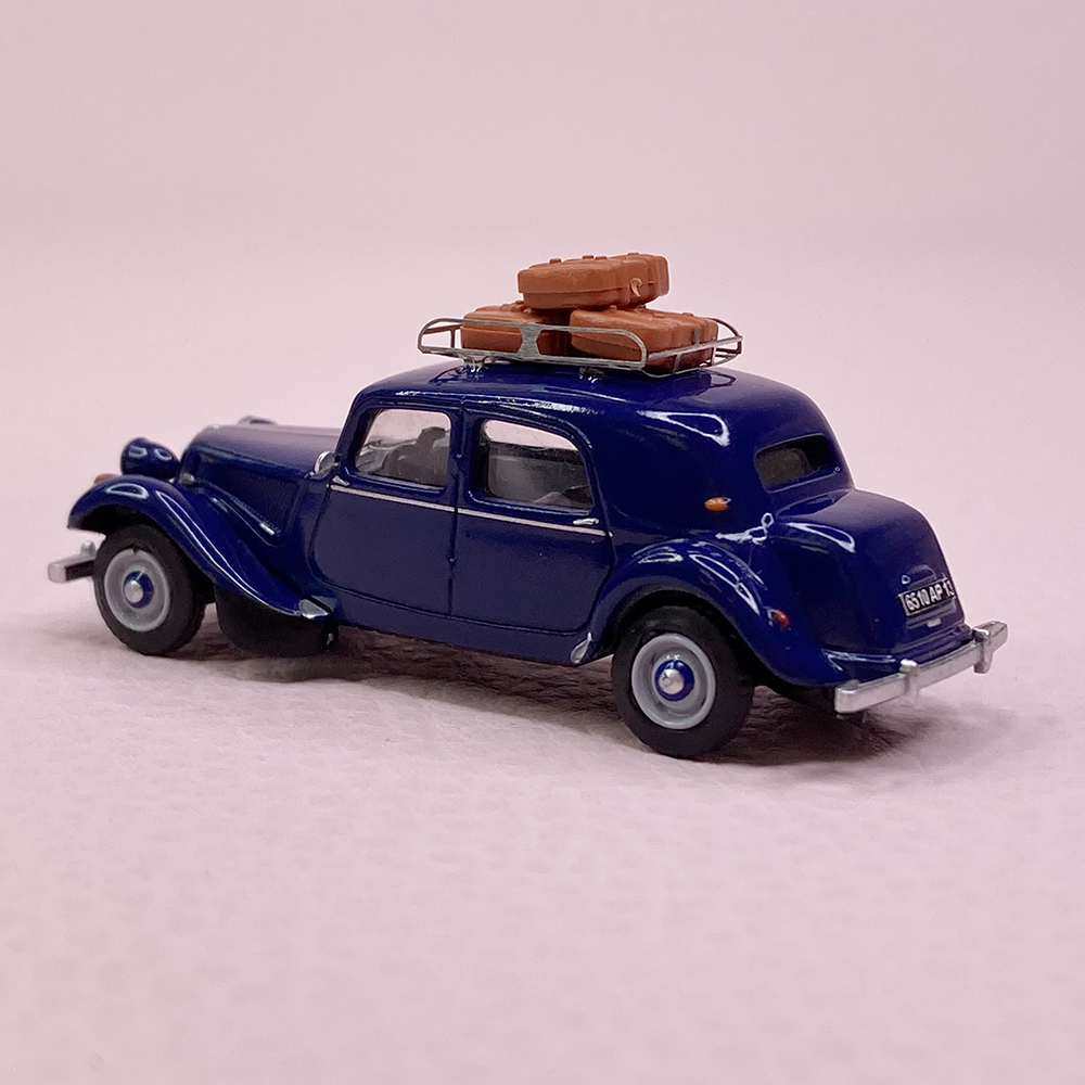 Citroën Traction 1952 bleu nuit avec caravane Eriba ivoire HO SAI 6108