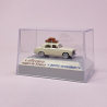 Peugeot 403 beige ivoire, personnages, galerie et valises - SAI 1820 - HO 1/87