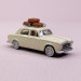 Peugeot 403 beige ivoire, personnages, galerie et valises - SAI 1820 - HO 1/87