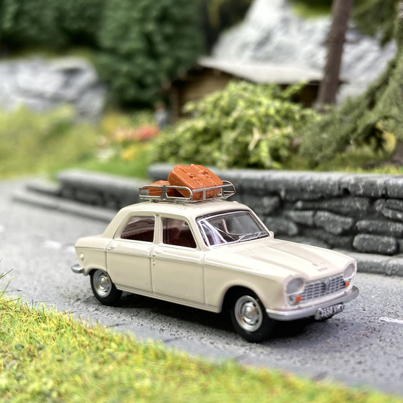 Peugeot 204, Blanc Courchevel, galerie et valises - SAI 1722 - HO 1/87