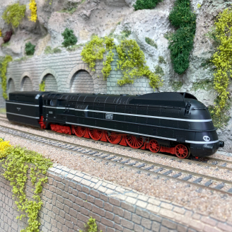Locomotive vapeur BR 06 001 DR, Ep II, digital son + fumée 3R - TRIX 25060 - HO 1/87