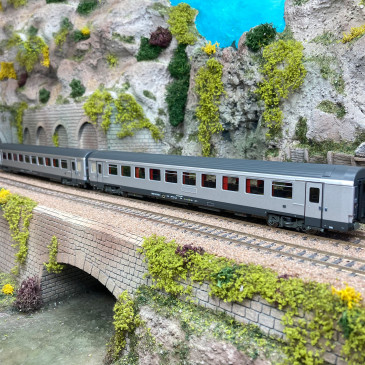 2 voitures Corail VTU PLC A10rtu, affrètement, avant pelliculage, Sncf, Ep V - LSMODELS 40996 - HO 1/87