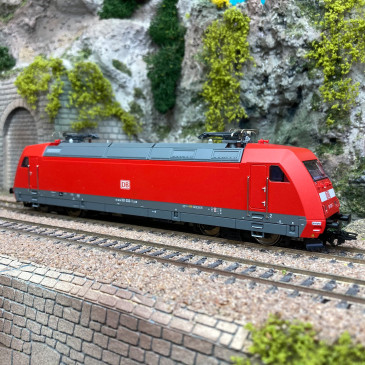 Locomotive BR 101 032-1,livrée rouge, DB, Ep VI, Digital Son 3R - MARKLIN 39376 - HO 1/87