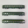 3 voitures DEV AO, A9 1CL et 2 x B10 2CL, logo encadré jaune Sncf, Ep IV - ARNOLD HN4385 - N 1/160