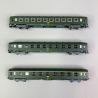 3 voitures DEV AO, A9 1CL et 2 x B10 2CL, logo encadré jaune Sncf, Ep IV - ARNOLD HN4385 - N 1/160