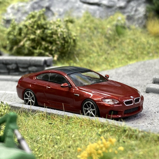 BMW M6 coupé 2015 Rouge cuivré métal / Carbone - MINICHAMPS 870 027301 - HO 1/87