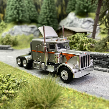 Camion Peterbilt 359 Gris Métal / Orange - BREKINA 85712 - HO 1/87
