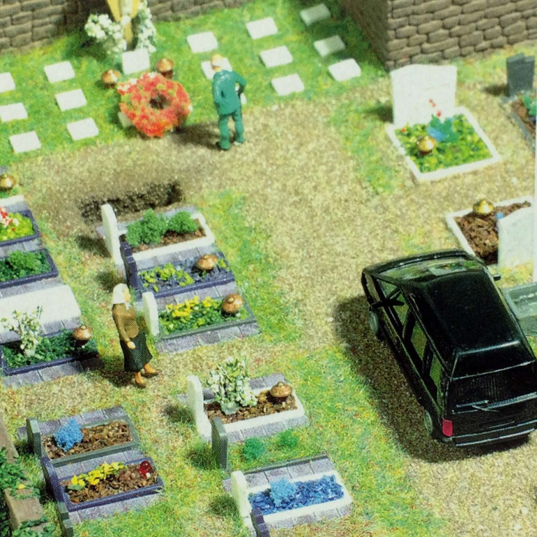 Cimetière avec véhicule et clôtures-HO-1/87-BUSCH 6049