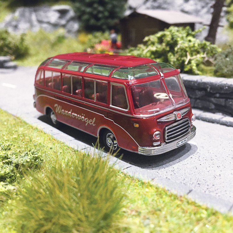 Bus SETRA S6 "Wandervögel" + 5 Personnages - SCHUCO 452669200 - HO 1/87