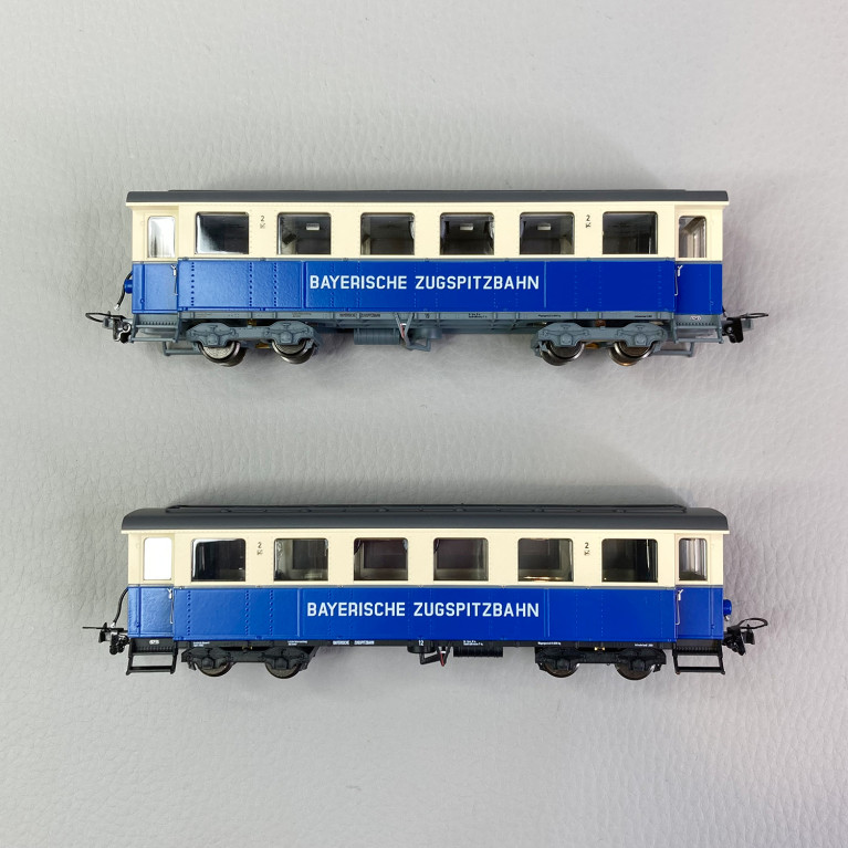 2 voitures de tourisme "Bayerische Zugspitzbahn", Ep V et VI - HOBBYTRAIN H43108 - HOm 1/87