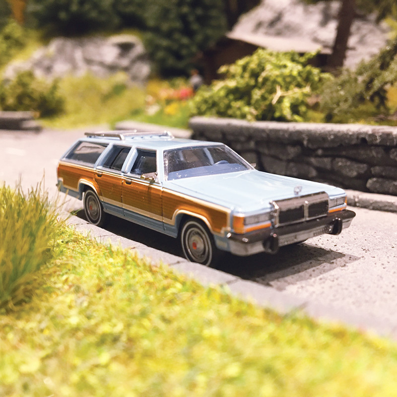 Ford LTD Country Squire Bleu / Woody - BREKINA 19625 - HO 1/87