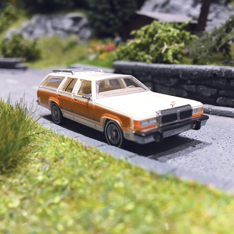 Ford LTD Country Squire Blanc / Woody - BREKINA 19626 - HO 1/87