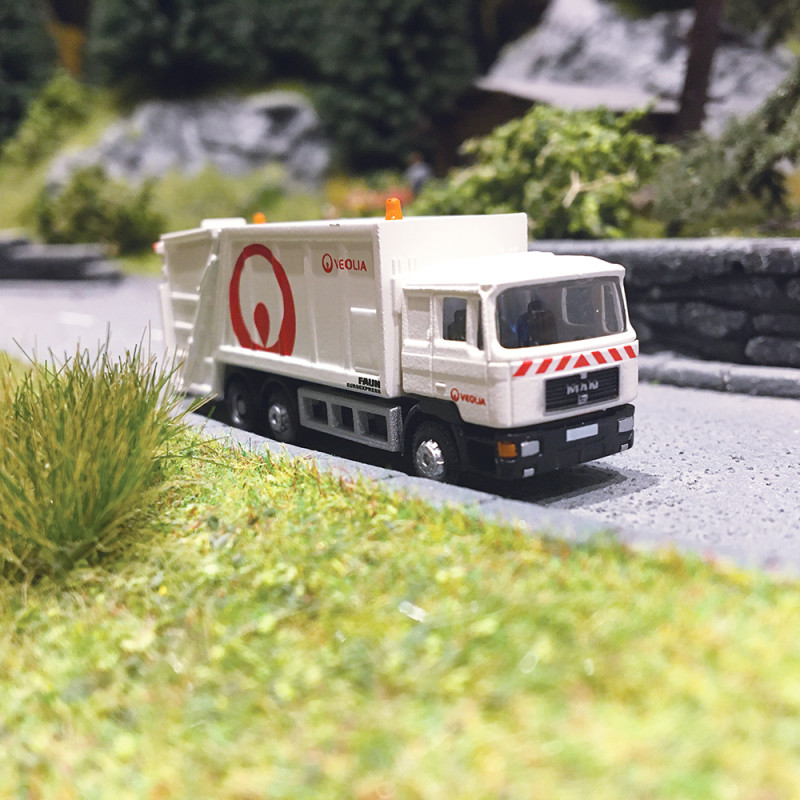 Camion poubelles MAN F90, "VEOLIA" - MINIS LC4662 - N 1/160