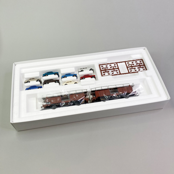 2 wagons porte autos type Laaes, avec voitures, DB, EP IV - MARKLIN 46129 - HO 1/87