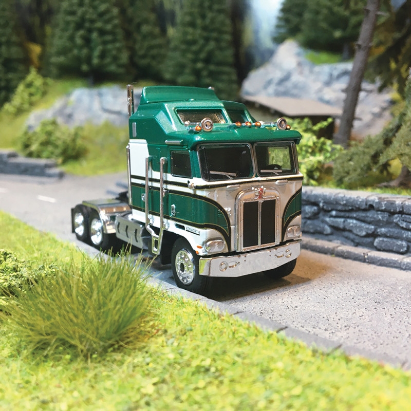 Camion Kenworth K100 Aerodyne 100, Vert métal / Blanc - BREKINA 85730 - HO 1/87