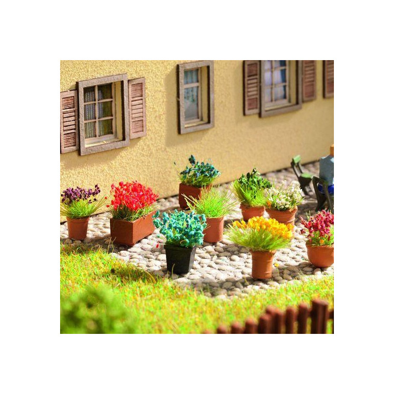 9 pots avec plantes fleuries -HO-1/87-NOCH 14031
