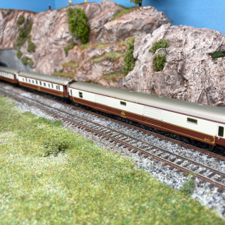 Arnold HN4444-2 Voiture Voyageurs TEE Paris-Ruhr Ep IV - Echelle N 1/160 (Neuf)