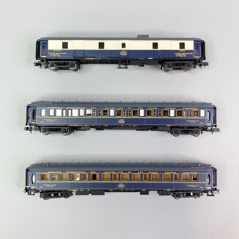 3 voitures Flèche d'or, 2 voiture lits Lx et 1 fourgon, CIWL, Ep III - ARNOLD HN4403 - N 1/160