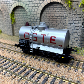 Wagon citerne OCEM 29 "C.G.T.E", SNCF, Ep III – REE WB717 - HO 1/87