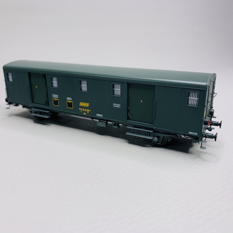 Fourgon OCEM REE Models – HO, 32 Feux Fonctionnels, Réf VB-332, Vert (neuf)