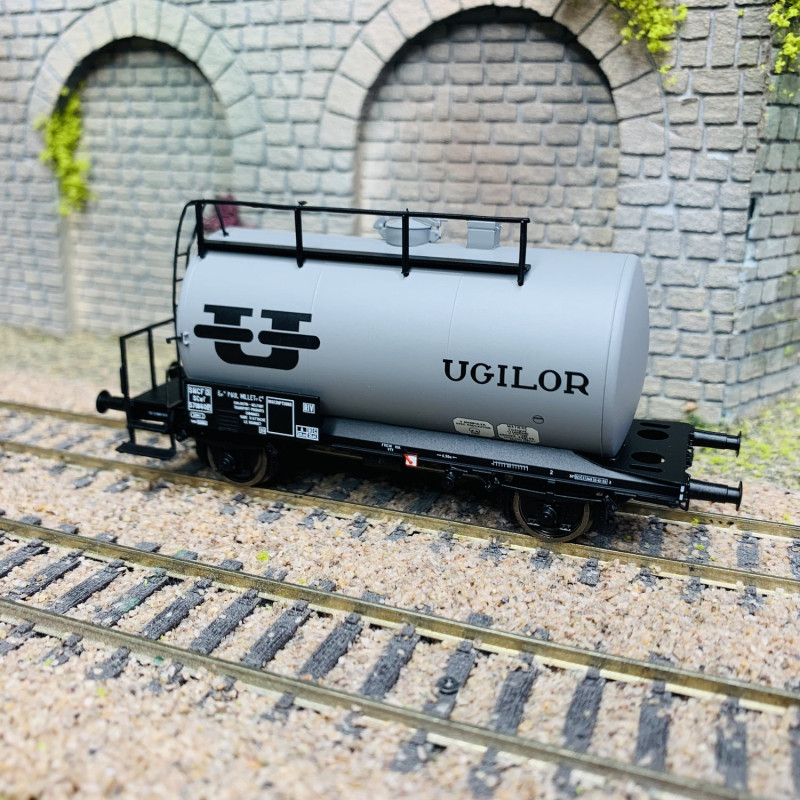 Wagon citerne 2 essieux avec guérite BP Sncb, Ep II - TILLIG BAHN 76795 - HO 1/87