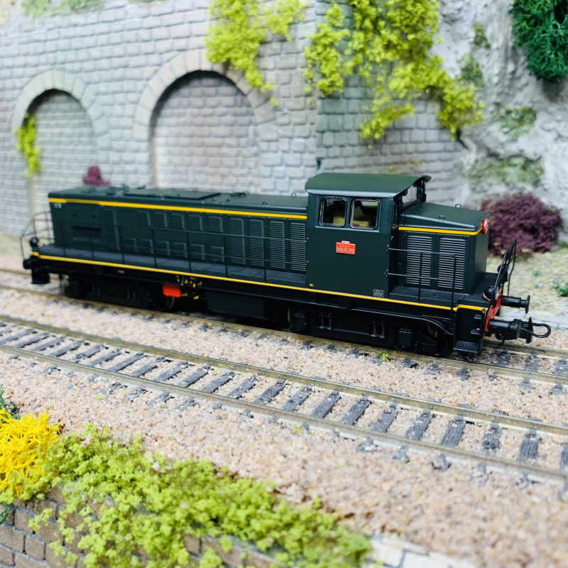 Locomotive Diesel 040 DE 132 Dépôt La Plaine, Ep. III - R37 41033 - HO 1/87