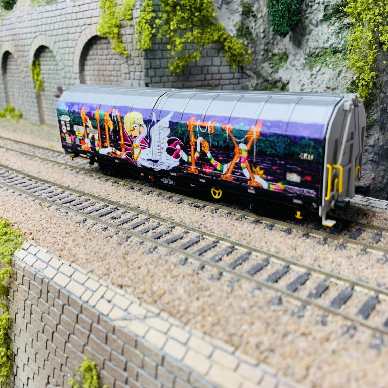 Wagon à parois coulissantes Hbbillns avec graffitis, CFF , Ep VI - ALBERT MODELL 245035 - HO 1/87