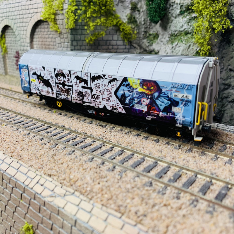 Wagon à parois coulissantes Hbbillns avec graffitis, CFF , Ep VI - ALBERT MODELL 245035 - HO 1/87