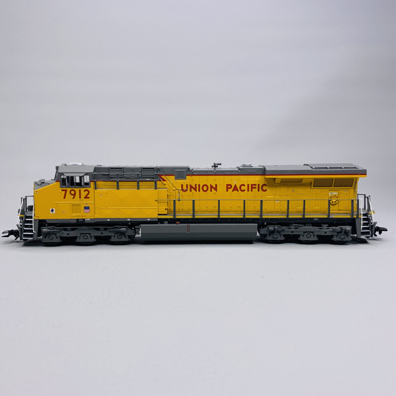 Locomotive diesel GE ES44AC, UP, Ep VI, digital son - TRIX 25441 - HO 1/87