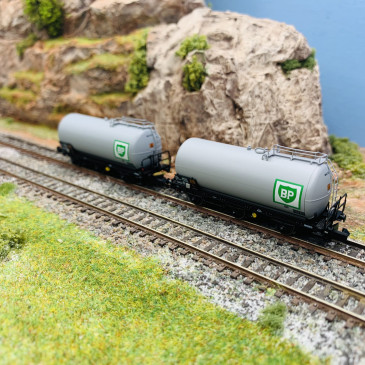 2 wagons citerne à 3 essieux, "BP", Sncf, Ep IV - ARNOLD HN6608 - N1/160