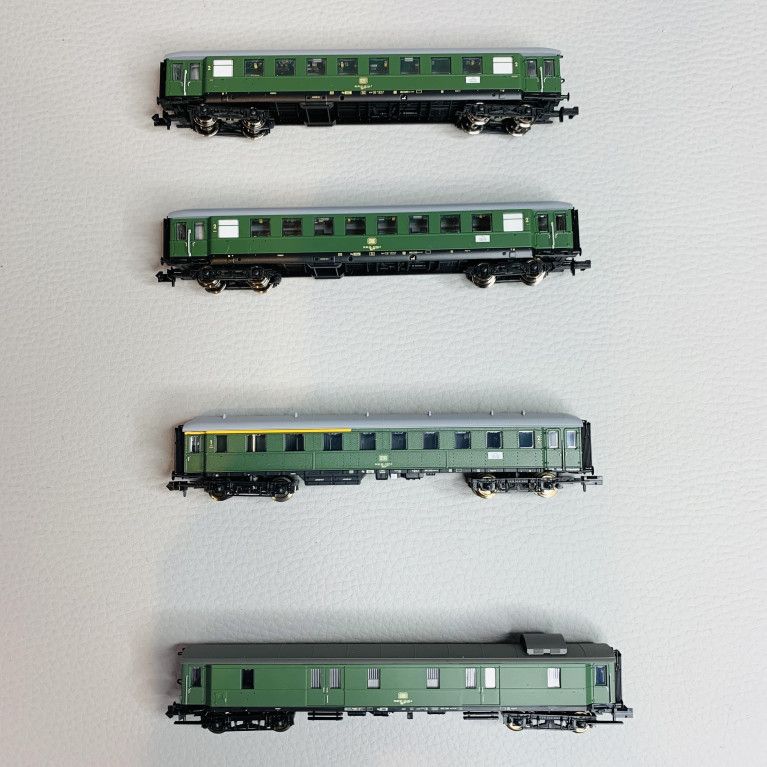 Coffret de voitures voyageurs « Service de banlieue », DB, Ep IV - MINITRIX 18709 - N 1/160