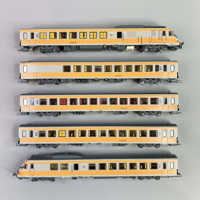 Rame 5 éléments RTG N°17, dépôt de Vénissieux, SNCF, Ep V - EPM E221503 - H0 1/87