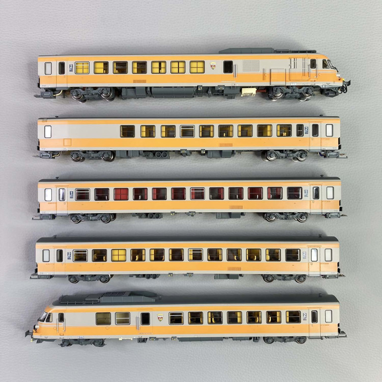 Rame 5 éléments RTG N°17, dépôt de Vénissieux, SNCF, Ep V - EPM E221503 - H0 1/87