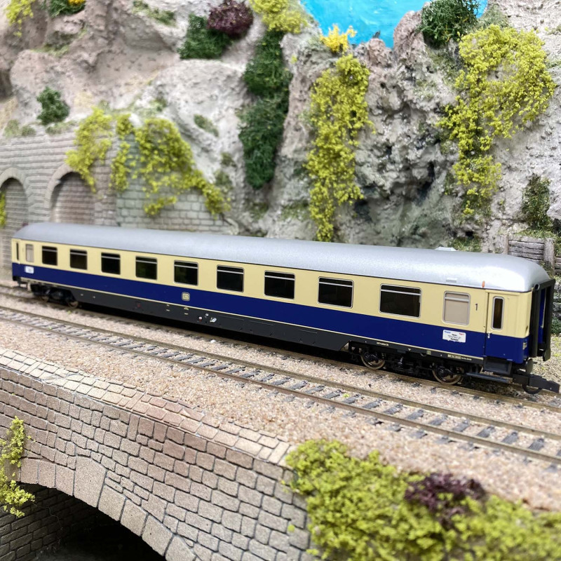 Voiture 1CL Av4Üm, train express "Rheinpfeil", DB, Ep III - ROCO 74256 - HO 1/87