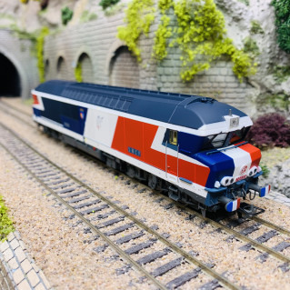 Locomotive diesel CC 72030, livrée Tricolore, SNCF, Ep IV - JOUEF HJ2605 - HO 1/87