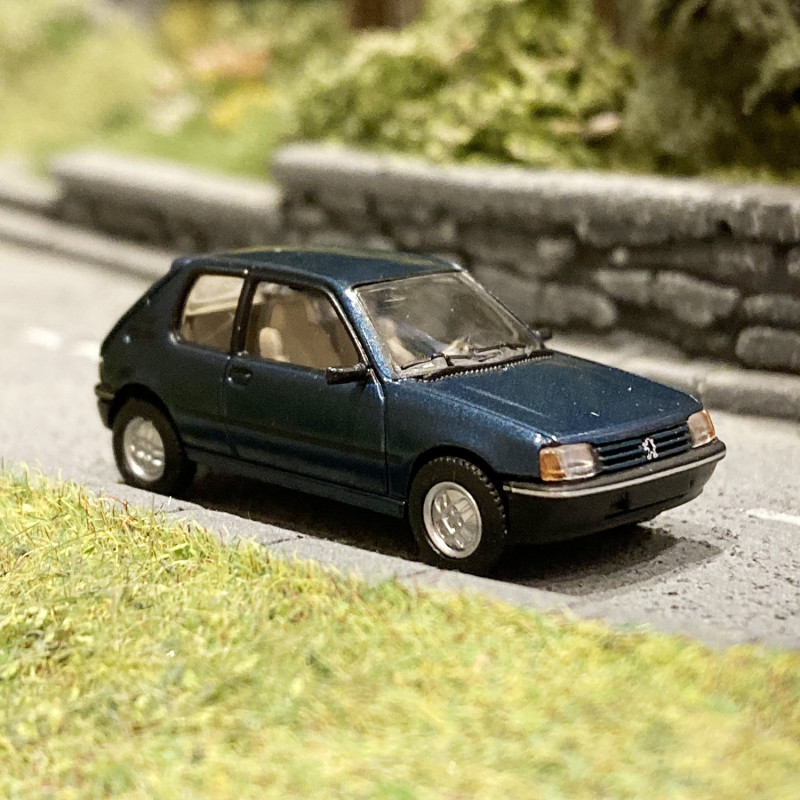 Peugeot 205 XR bleu Ming métallisé - SAI 6304 - 1/87