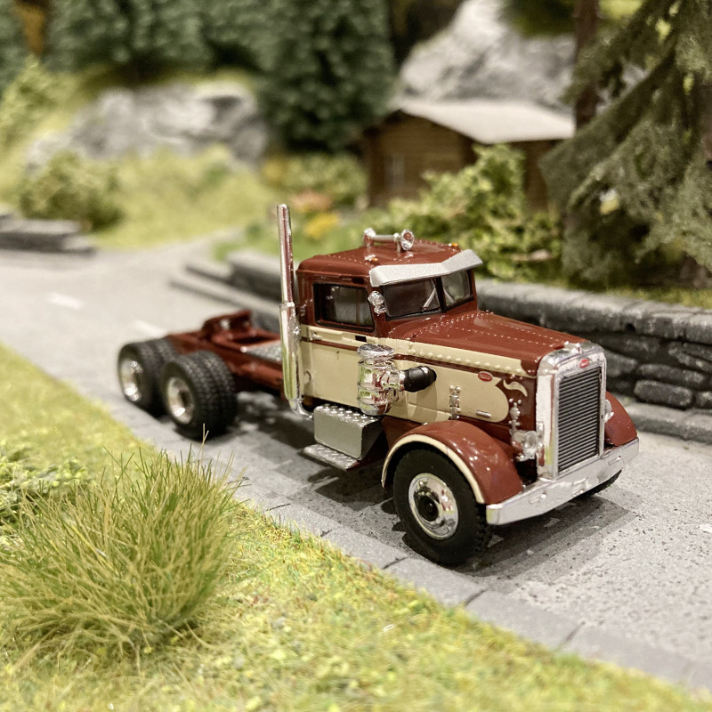 Camion Peterbilt 281, marron / crème - Brekina 85757 - 1/87