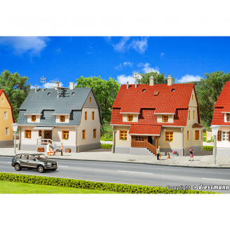 2 grandes maisons à étages de village - KIBRI 36830 - Z 1/220