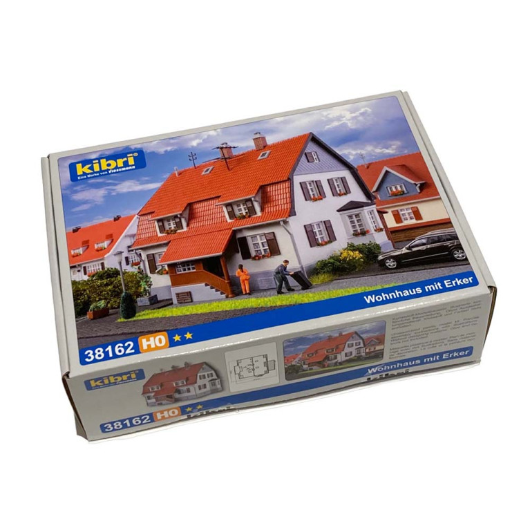 Grande maison à étage avec dépendance - KIBRI 38162 - HO 1/87
