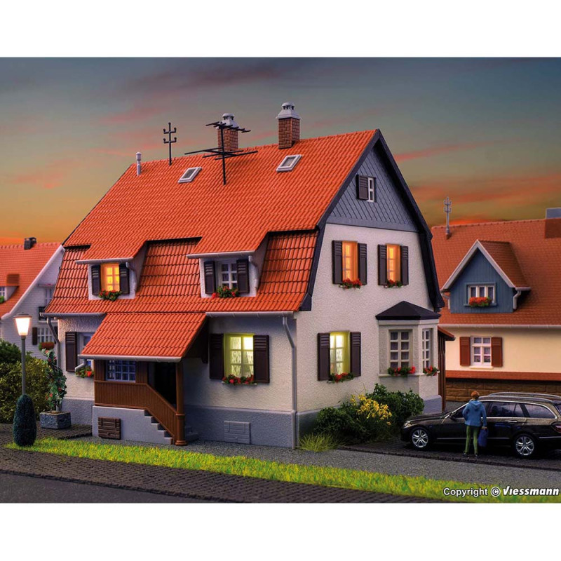 Grande maison à étage avec dépendance - KIBRI 38162 - HO 1/87