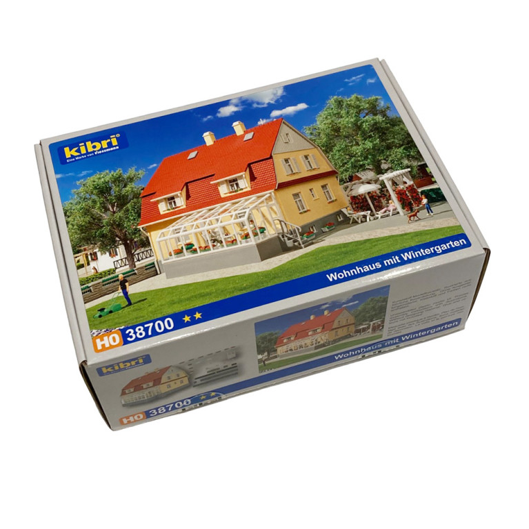 Grande maison à étage avec véranda et terrasse - KIBRI 38700 - HO 1/87