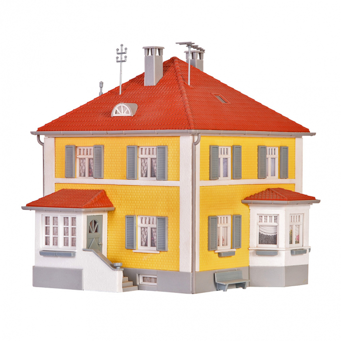 Grande maison à étage avec balcon et porche d'entrée - KIBRI 38178 - HO 1/87