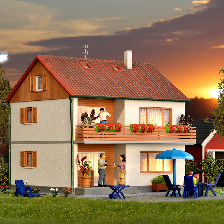 Maison avec étage et balcon - KIBRI 38723 - HO 1/87