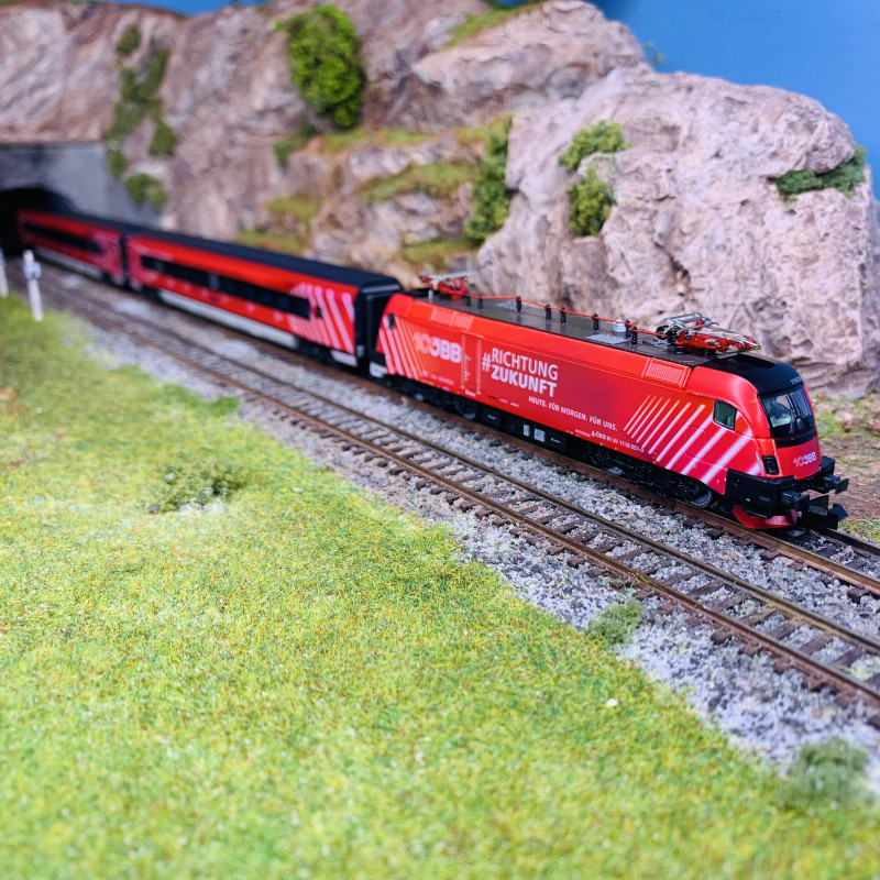 Train de voyageurs avec Rh 1116 « 100 Years ÖBB » Railjet", ÖBB, Ep VI - HOBBYTRAIN H25227 - N 1/160