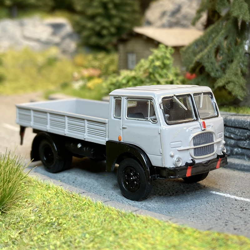 Fiat 642, plateau à ridelle, gris et noir - Brekina 58602 - 1/87