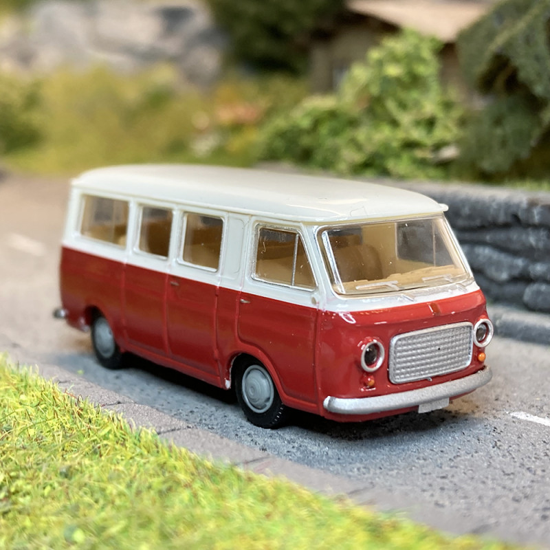 Fiat 238, version minibus, rouge et blanc - Brekina 34416 - 1/87