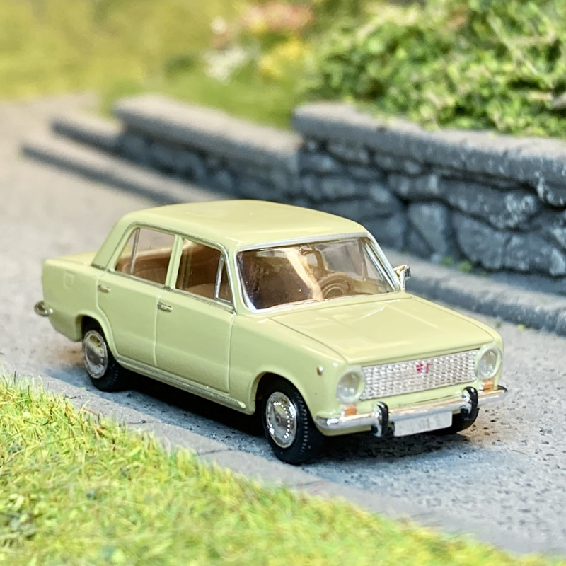 Fiat 124 berline, beige - Brekina 22417 - 1/87