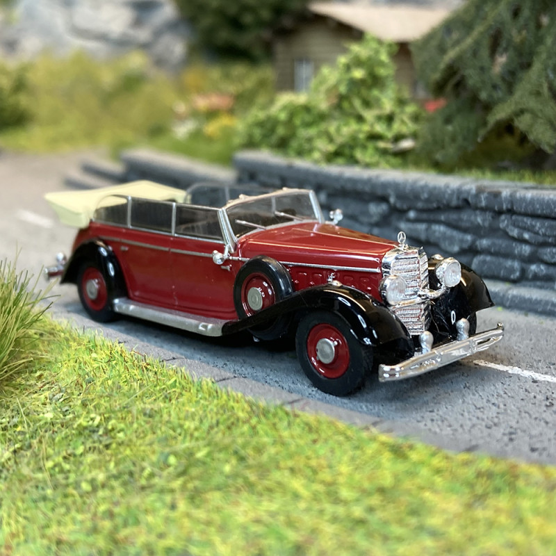 Mercedes Benz 770 K cabriolet, bordeaux / noir - Brekina 21051 - 1/87