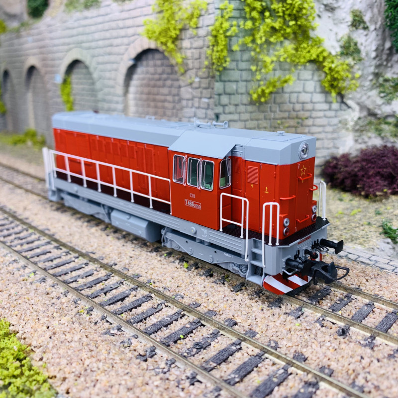 Roco HO Di-Lok BR 142 DR Ep.IV Digital » Modellbahn Nütz