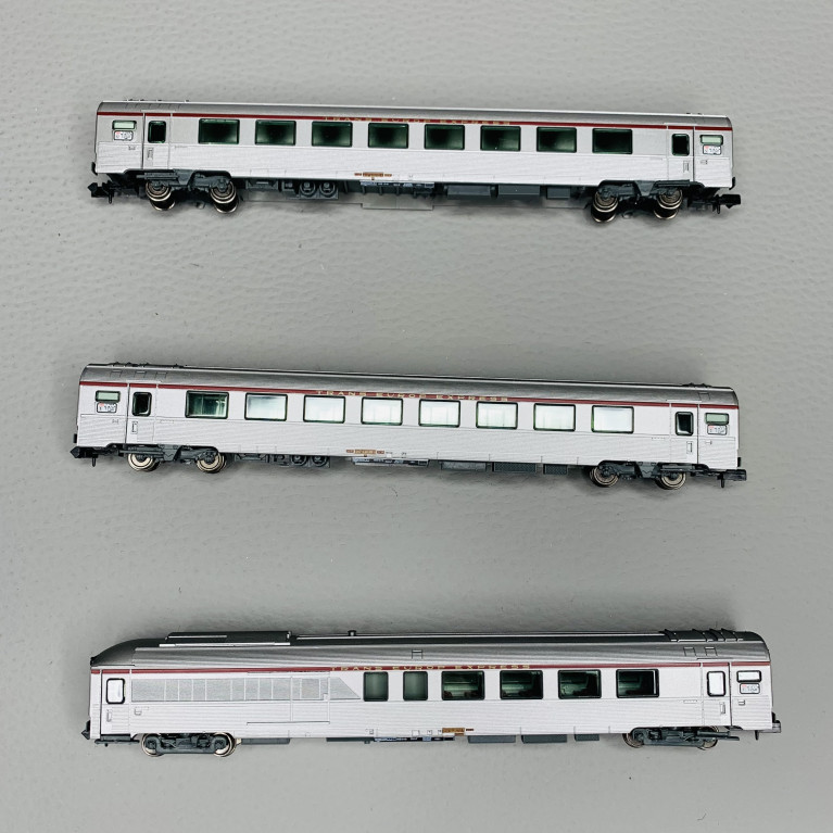 3 voitures inox TEE "Cisalpin" Paris - Milan, Sncf, Ep IV - ARNOLD HN4441 - N 1/160